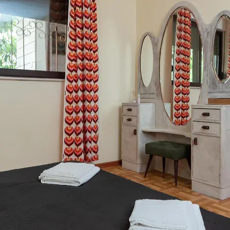 Apartmán Unique Beachfront With Garden & Grill, Near *