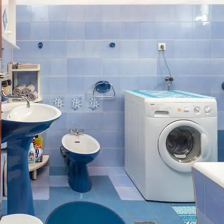 Apartmán Unique Beachfront With Garden & Grill, Near *