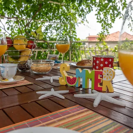 Unique Beachfront With Garden & Grill, Near Apartman *