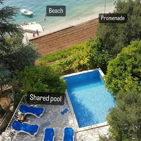 Unique Beachfront With Garden & Grill, Near Apartman Trogir