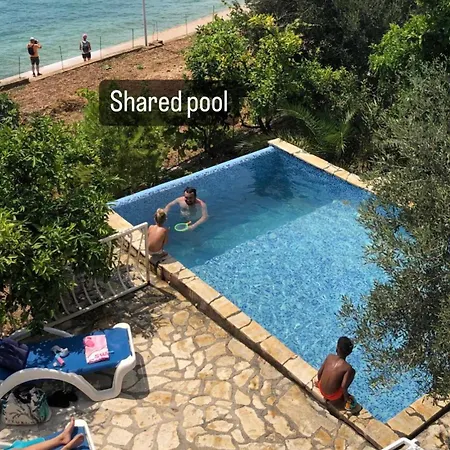 Apartman Unique Beachfront With Garden & Grill, Near Trogir