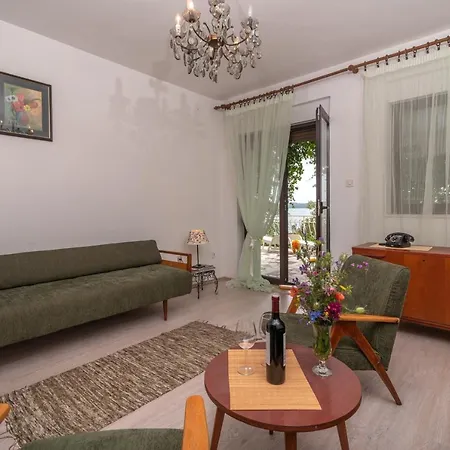 Unique Beachfront With Garden & Grill, Near *
